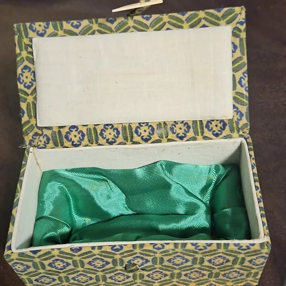 Geometric Patterned Box - Picture 3 of 4